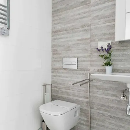 Disfruta De La Brisa Marina Desde La Terraza De Atico Con Solarium Apartament *